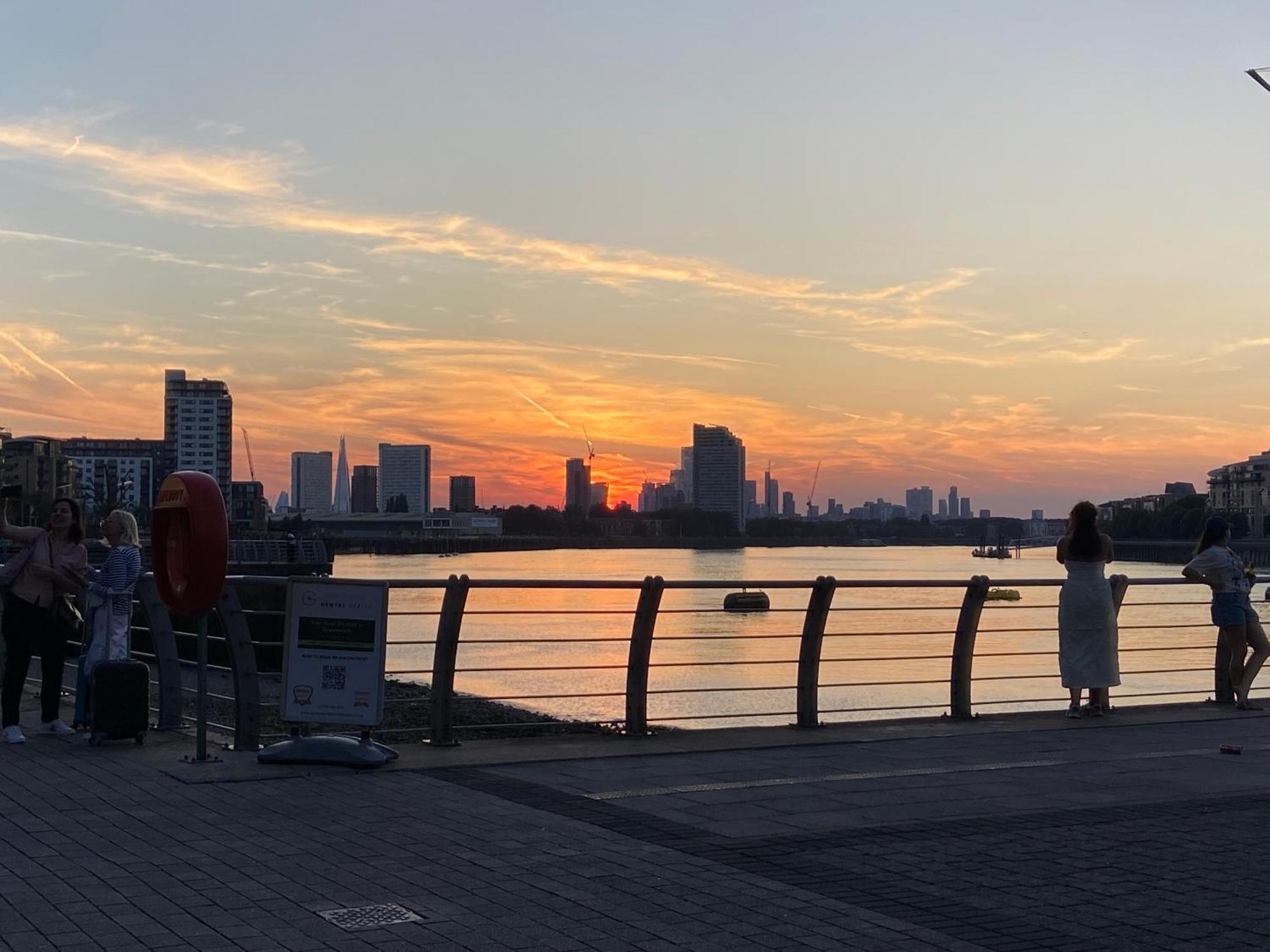 Separate Rooms By The Thames لندن المظهر الخارجي الصورة